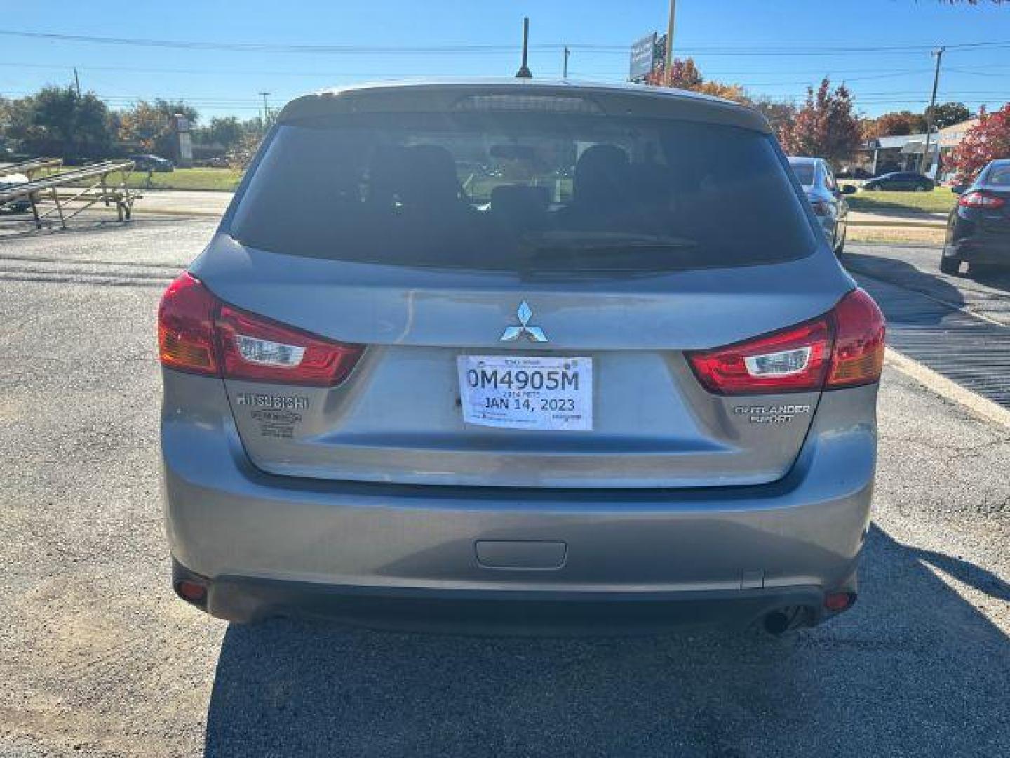 2015 SILVER Mitsubishi Outlander Sport ES 2WD (4A4AP3AU6FE) with an 2.0L L4 DOHC 16V engine, Continuously Variabl transmission, located at 2715 W Pioneer Pkwy, Arlington, TX, 76013, (817) 265-9009, 32.710262, -97.153236 - Photo#7