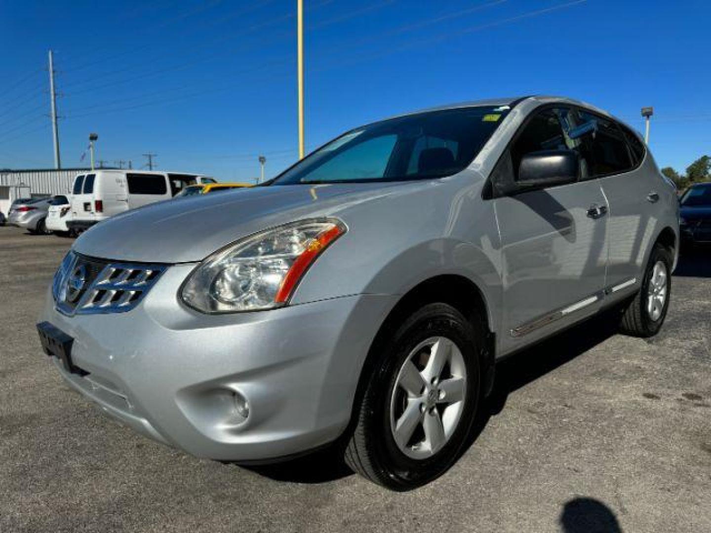 2012 SILVER Nissan Rogue S 2WD (JN8AS5MT9CW) with an 2.5L L4 DOHC 16V engine, Continuously Variabl transmission, located at 2715 W Pioneer Pkwy, Arlington, TX, 76013, (817) 265-9009, 32.710262, -97.153236 - Photo#2