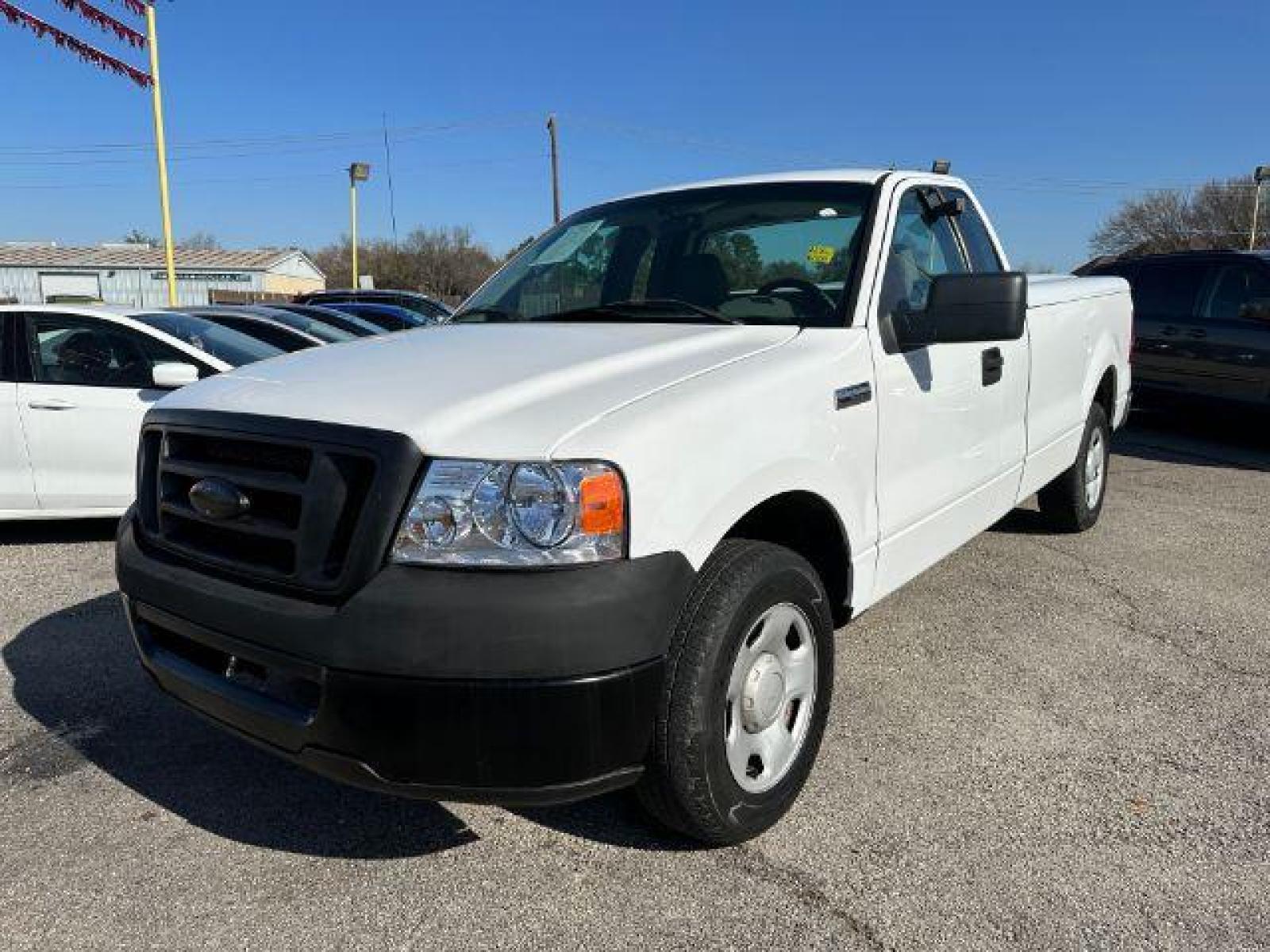 2006 WHITE Ford F-150 XLT 2WD (1FTRF12W66N) with an 4.6L V8 SOHC 16V engine, located at 2715 W Pioneer Pkwy, Arlington, TX, 76013, (817) 265-9009, 32.710262, -97.153236 - Photo #3