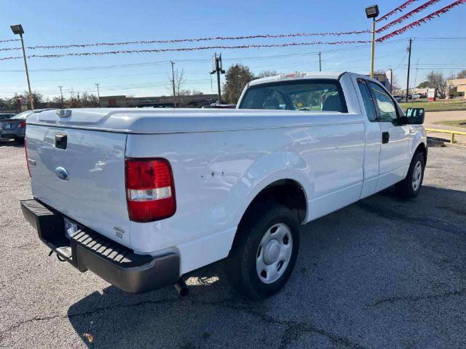 2006 WHITE Ford F-150 XLT 2WD (1FTRF12W66N) with an 4.6L V8 SOHC 16V engine, located at 2715 W Pioneer Pkwy, Arlington, TX, 76013, (817) 265-9009, 32.710262, -97.153236 - Photo #7