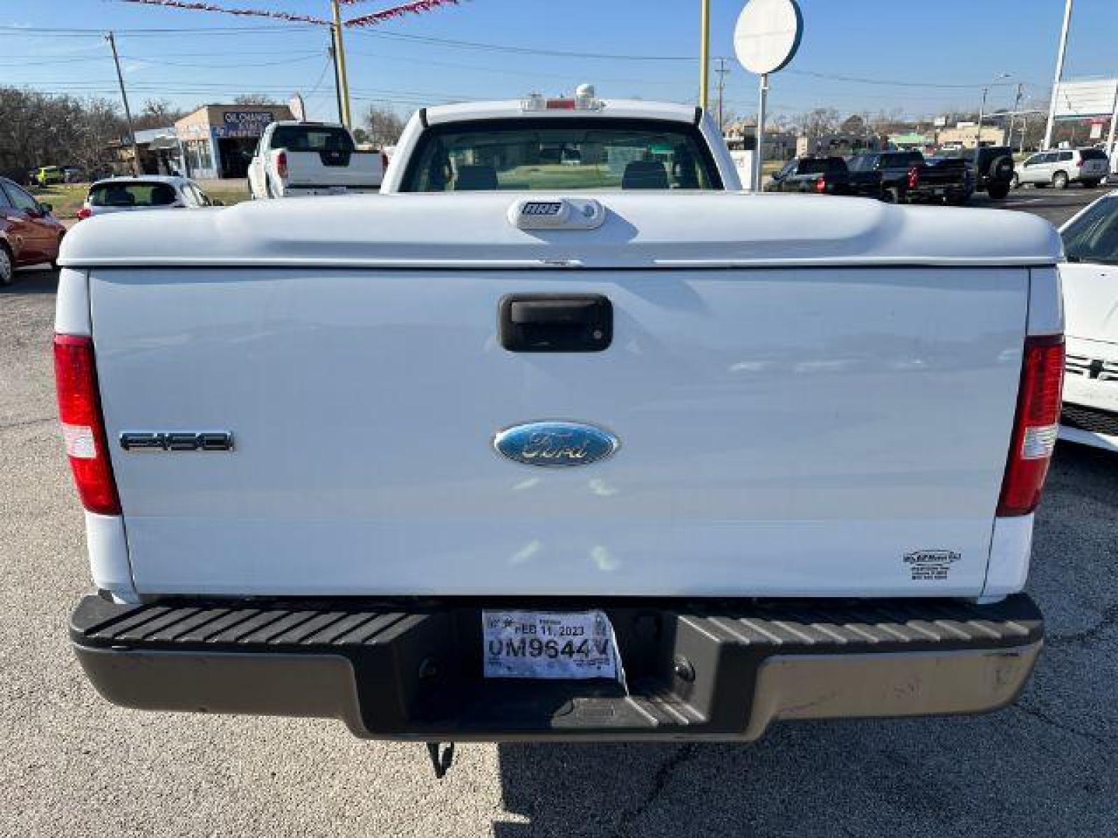 2006 WHITE Ford F-150 XLT 2WD (1FTRF12W66N) with an 4.6L V8 SOHC 16V engine, located at 2715 W Pioneer Pkwy, Arlington, TX, 76013, (817) 265-9009, 32.710262, -97.153236 - Photo #8