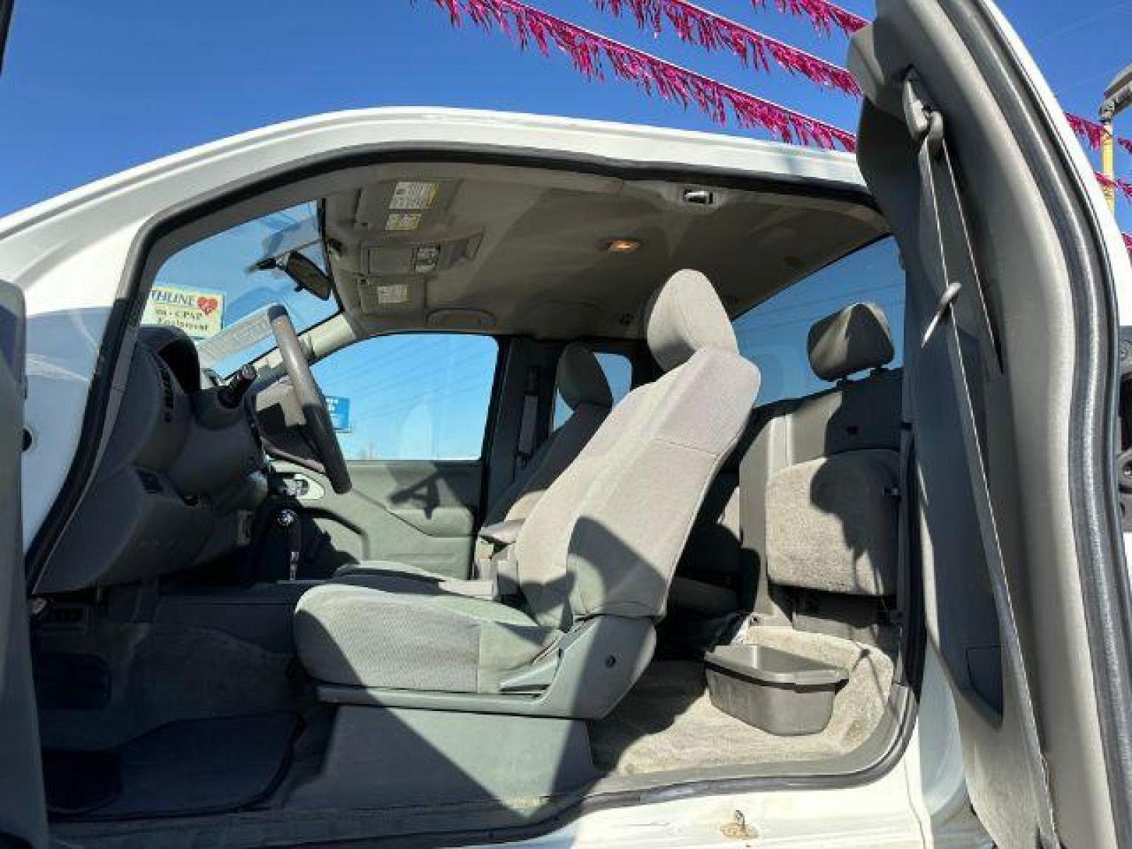 2018 WHITE Nissan Frontier S King Cab I4 5AT 2WD (1N6BD0CT0JN) with an 2.5L L4 DOHC 16V engine, 5-Speed Automatic transmission, located at 2715 W Pioneer Pkwy, Arlington, TX, 76013, (817) 265-9009, 32.710262, -97.153236 - Photo #10