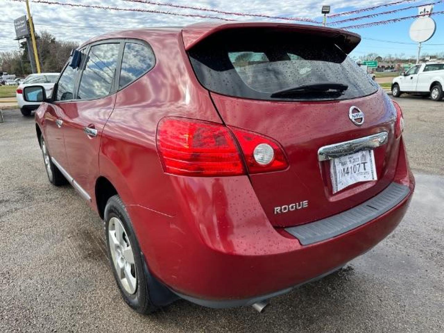 2011 Cayenne Red Pearl Nissan Rogue S 2WD (JN8AS5MT4BW) with an 2.5L L4 DOHC 16V engine, Continuously Variabl transmission, located at 2715 W Pioneer Pkwy, Arlington, TX, 76013, (817) 265-9009, 32.710262, -97.153236 - Photo#7