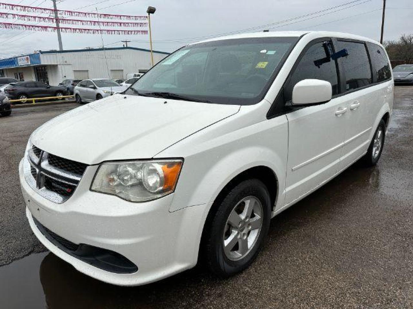 2012 WHITE Dodge Grand Caravan SXT (2C4RDGCG6CR) with an 3.6L V6 DOHC 24V engine, 6-Speed Automatic transmission, located at 2715 W Pioneer Pkwy, Arlington, TX, 76013, (817) 265-9009, 32.710262, -97.153236 - Photo#2
