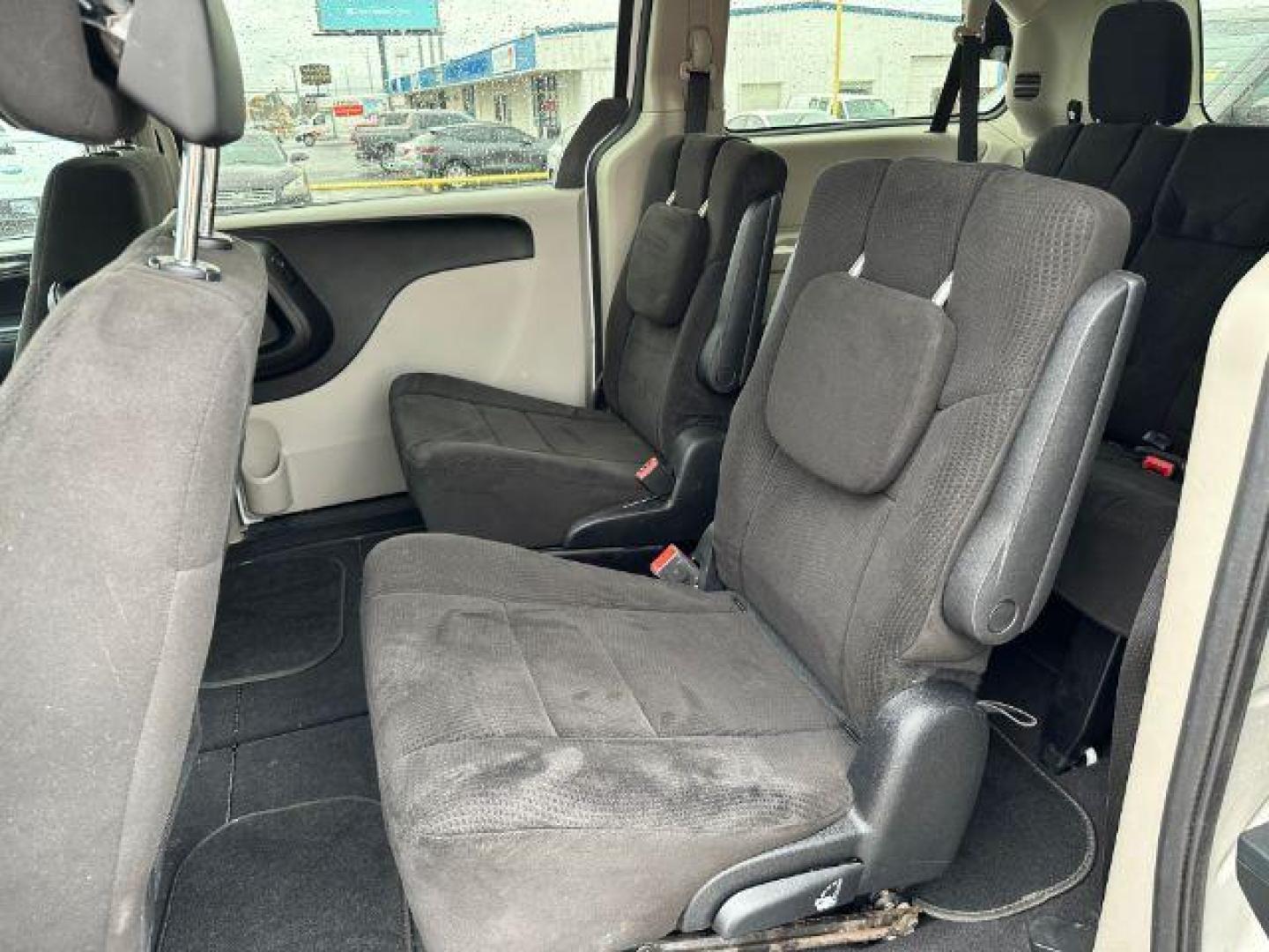 2012 WHITE Dodge Grand Caravan SXT (2C4RDGCG6CR) with an 3.6L V6 DOHC 24V engine, 6-Speed Automatic transmission, located at 2715 W Pioneer Pkwy, Arlington, TX, 76013, (817) 265-9009, 32.710262, -97.153236 - Photo#9