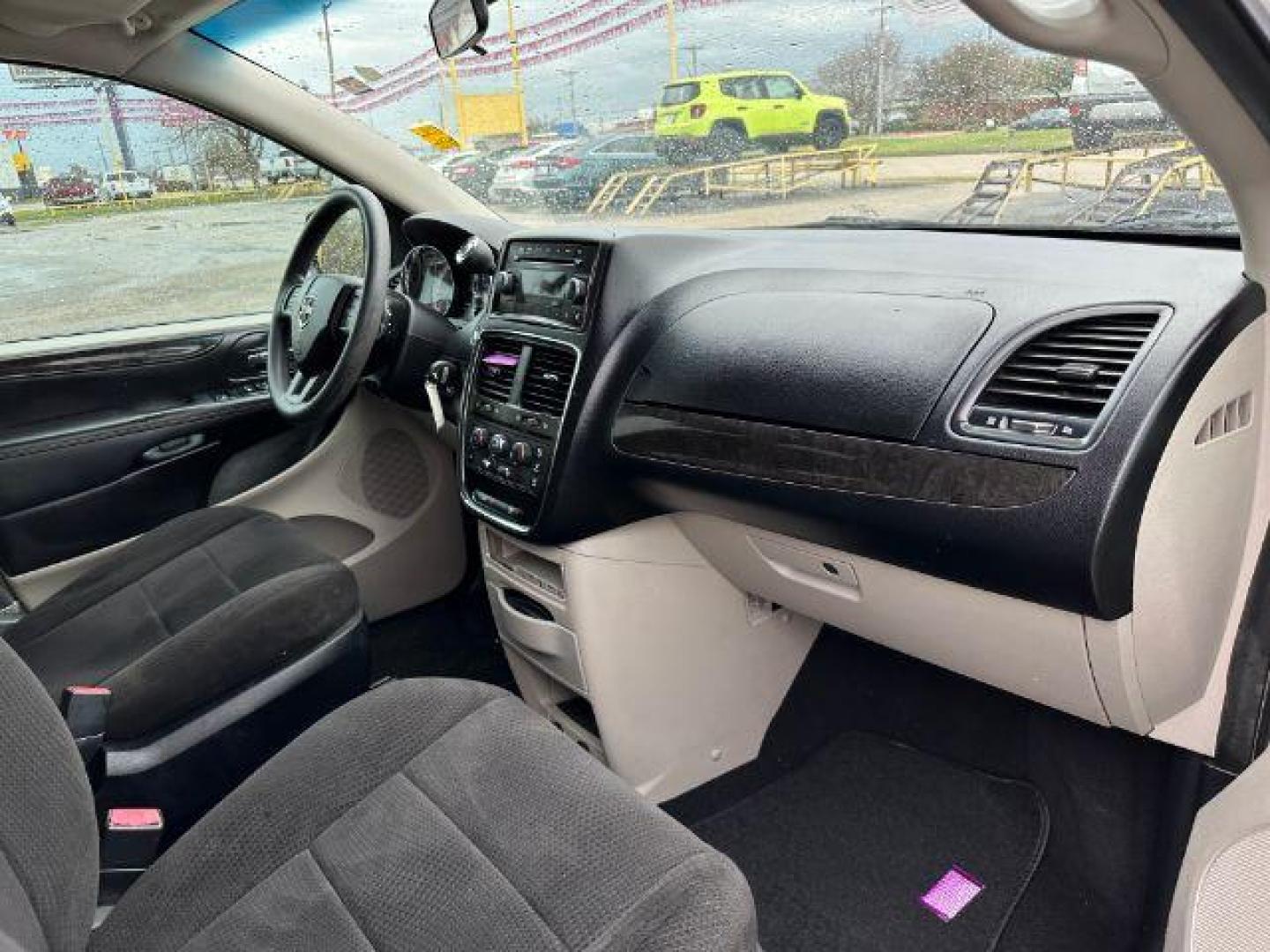2012 WHITE Dodge Grand Caravan SXT (2C4RDGCG6CR) with an 3.6L V6 DOHC 24V engine, 6-Speed Automatic transmission, located at 2715 W Pioneer Pkwy, Arlington, TX, 76013, (817) 265-9009, 32.710262, -97.153236 - Photo#15