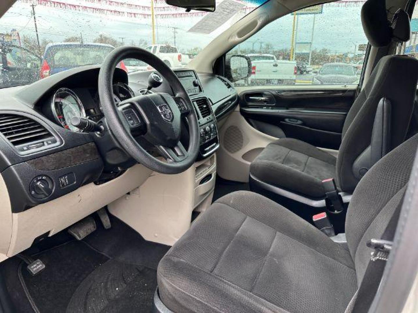 2012 WHITE Dodge Grand Caravan SXT (2C4RDGCG6CR) with an 3.6L V6 DOHC 24V engine, 6-Speed Automatic transmission, located at 2715 W Pioneer Pkwy, Arlington, TX, 76013, (817) 265-9009, 32.710262, -97.153236 - Photo#16