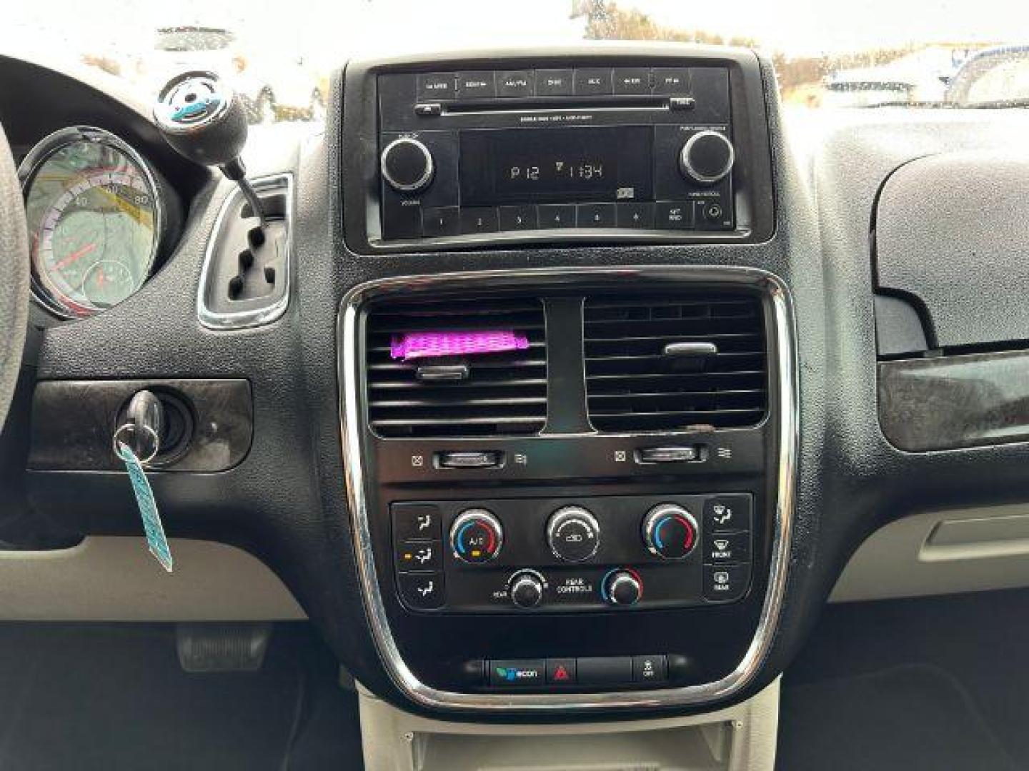 2012 WHITE Dodge Grand Caravan SXT (2C4RDGCG6CR) with an 3.6L V6 DOHC 24V engine, 6-Speed Automatic transmission, located at 2715 W Pioneer Pkwy, Arlington, TX, 76013, (817) 265-9009, 32.710262, -97.153236 - Photo#17