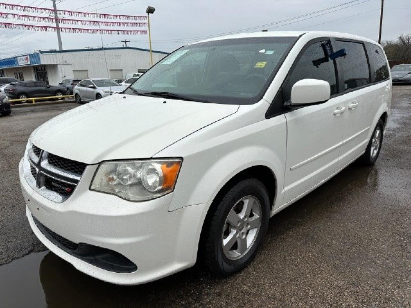 2012 WHITE Dodge Grand Caravan SXT (2C4RDGCG6CR) with an 3.6L V6 DOHC 24V engine, 6-Speed Automatic transmission, located at 2715 W Pioneer Pkwy, Arlington, TX, 76013, (817) 265-9009, 32.710262, -97.153236- Photo#1