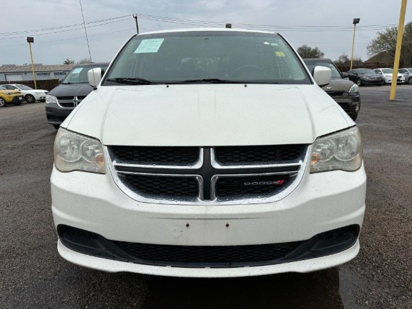 2012 WHITE Dodge Grand Caravan SXT (2C4RDGCG6CR) with an 3.6L V6 DOHC 24V engine, 6-Speed Automatic transmission, located at 2715 W Pioneer Pkwy, Arlington, TX, 76013, (817) 265-9009, 32.710262, -97.153236- Photo#2