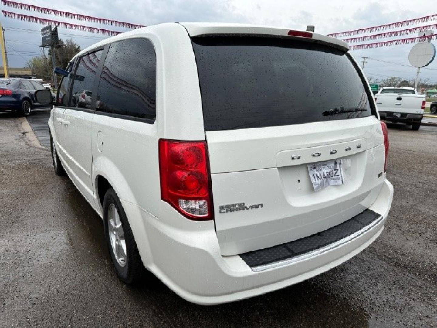 2012 WHITE Dodge Grand Caravan SXT (2C4RDGCG6CR) with an 3.6L V6 DOHC 24V engine, 6-Speed Automatic transmission, located at 2715 W Pioneer Pkwy, Arlington, TX, 76013, (817) 265-9009, 32.710262, -97.153236- Photo#7