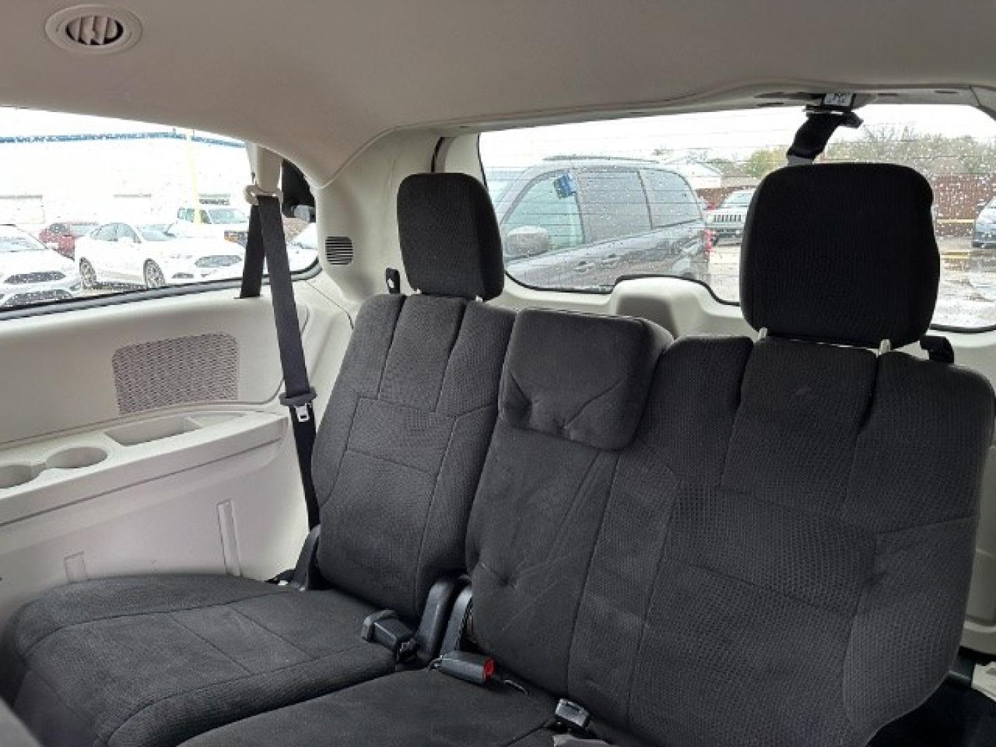 2012 WHITE Dodge Grand Caravan SXT (2C4RDGCG6CR) with an 3.6L V6 DOHC 24V engine, 6-Speed Automatic transmission, located at 2715 W Pioneer Pkwy, Arlington, TX, 76013, (817) 265-9009, 32.710262, -97.153236- Photo#9