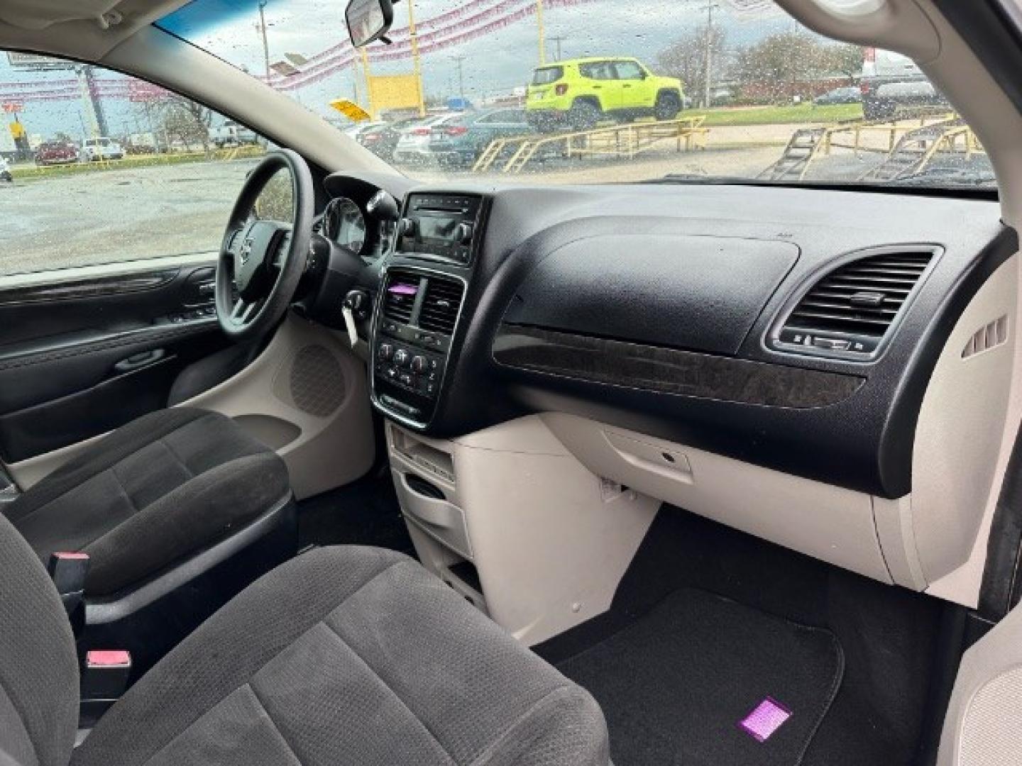 2012 WHITE Dodge Grand Caravan SXT (2C4RDGCG6CR) with an 3.6L V6 DOHC 24V engine, 6-Speed Automatic transmission, located at 2715 W Pioneer Pkwy, Arlington, TX, 76013, (817) 265-9009, 32.710262, -97.153236- Photo#15