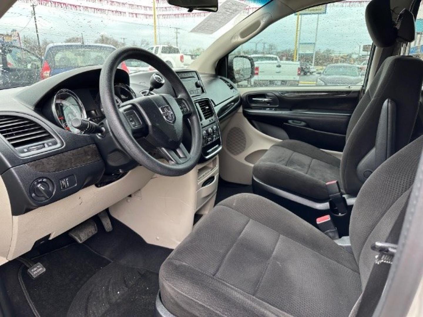 2012 WHITE Dodge Grand Caravan SXT (2C4RDGCG6CR) with an 3.6L V6 DOHC 24V engine, 6-Speed Automatic transmission, located at 2715 W Pioneer Pkwy, Arlington, TX, 76013, (817) 265-9009, 32.710262, -97.153236- Photo#16