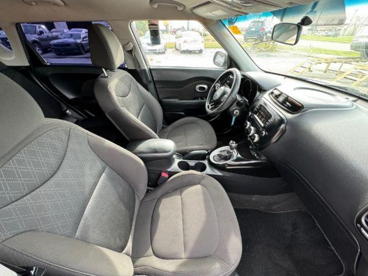 2018 GRAY Kia Soul Base 6A (KNDJN2A26J7) with an 1.6L L4 DOHC 16V engine, 6-Speed Automatic transmission, located at 2715 W Pioneer Pkwy, Arlington, TX, 76013, (817) 265-9009, 32.710262, -97.153236 - Photo#10