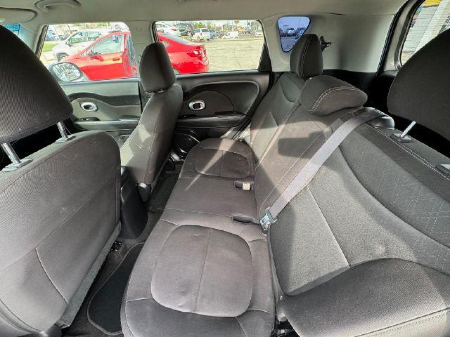 2018 GRAY Kia Soul Base 6A (KNDJN2A26J7) with an 1.6L L4 DOHC 16V engine, 6-Speed Automatic transmission, located at 2715 W Pioneer Pkwy, Arlington, TX, 76013, (817) 265-9009, 32.710262, -97.153236 - Photo#11