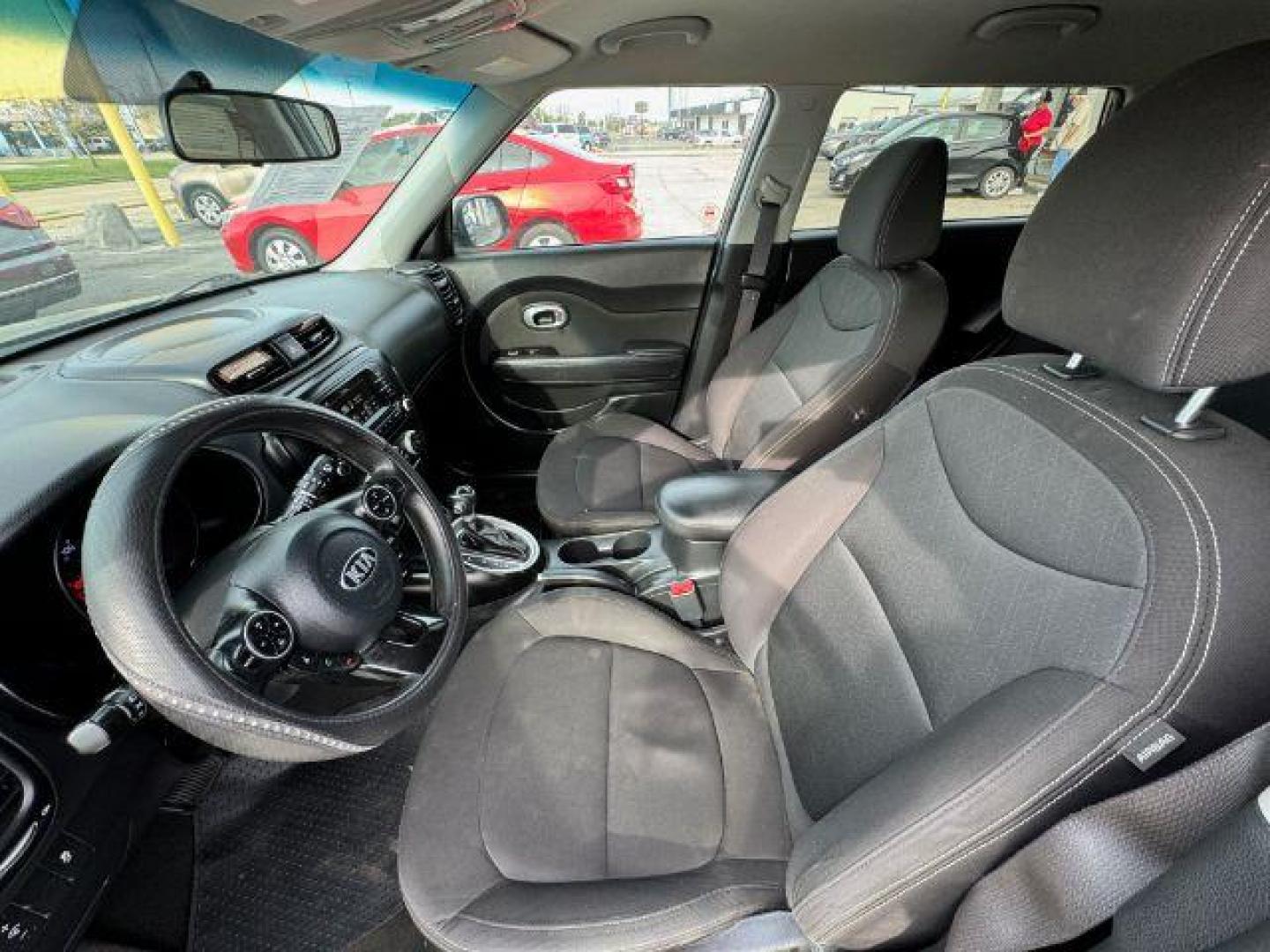 2018 GRAY Kia Soul Base 6A (KNDJN2A26J7) with an 1.6L L4 DOHC 16V engine, 6-Speed Automatic transmission, located at 2715 W Pioneer Pkwy, Arlington, TX, 76013, (817) 265-9009, 32.710262, -97.153236 - Photo#13