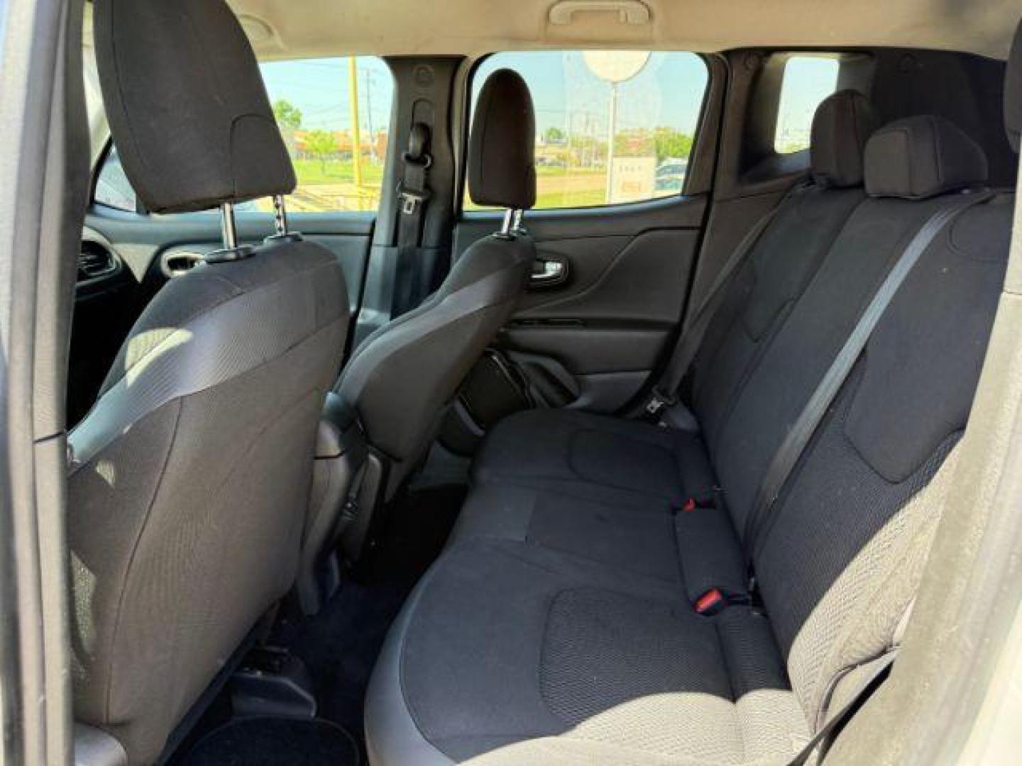 2019 SILVER Jeep Renegade Latitude (ZACNJABB5KP) with an 2.4L L4 DOHC 16V engine, 9-Speed Automatic transmission, located at 2715 W Pioneer Pkwy, Arlington, TX, 76013, (817) 265-9009, 32.710262, -97.153236 - Photo#10