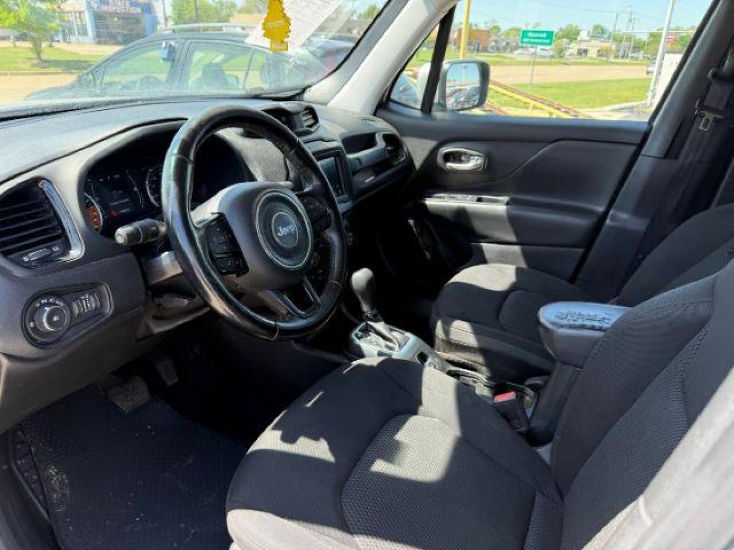 2019 SILVER Jeep Renegade Latitude (ZACNJABB5KP) with an 2.4L L4 DOHC 16V engine, 9-Speed Automatic transmission, located at 2715 W Pioneer Pkwy, Arlington, TX, 76013, (817) 265-9009, 32.710262, -97.153236 - Photo#15