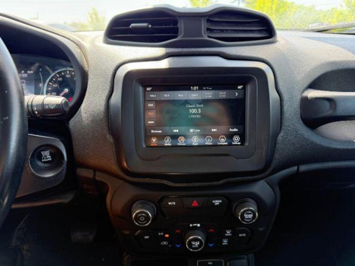 2019 SILVER Jeep Renegade Latitude (ZACNJABB5KP) with an 2.4L L4 DOHC 16V engine, 9-Speed Automatic transmission, located at 2715 W Pioneer Pkwy, Arlington, TX, 76013, (817) 265-9009, 32.710262, -97.153236 - Photo#17