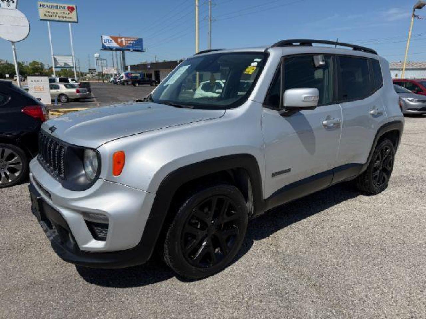 2019 SILVER Jeep Renegade Latitude (ZACNJABB5KP) with an 2.4L L4 DOHC 16V engine, 9-Speed Automatic transmission, located at 2715 W Pioneer Pkwy, Arlington, TX, 76013, (817) 265-9009, 32.710262, -97.153236 - Photo#3