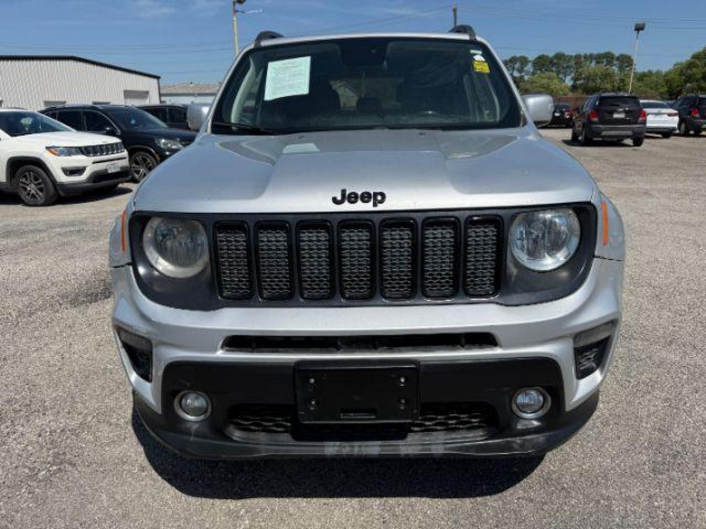 2019 SILVER Jeep Renegade Latitude (ZACNJABB5KP) with an 2.4L L4 DOHC 16V engine, 9-Speed Automatic transmission, located at 2715 W Pioneer Pkwy, Arlington, TX, 76013, (817) 265-9009, 32.710262, -97.153236 - Photo#4