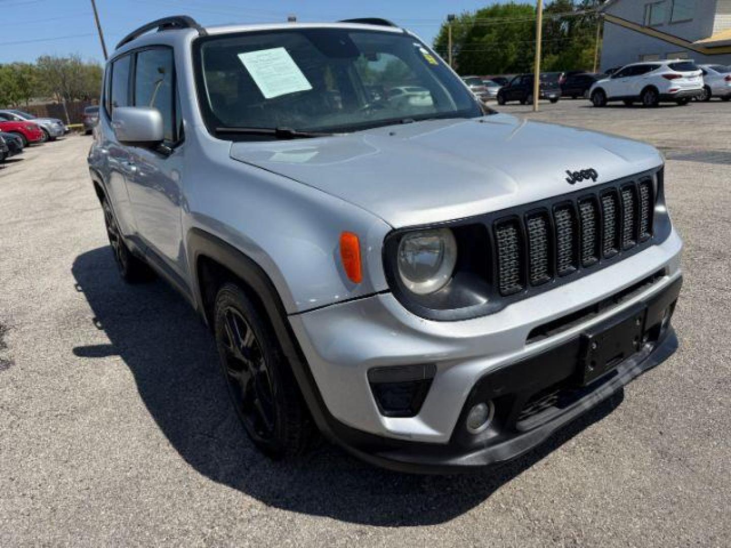 2019 SILVER Jeep Renegade Latitude (ZACNJABB5KP) with an 2.4L L4 DOHC 16V engine, 9-Speed Automatic transmission, located at 2715 W Pioneer Pkwy, Arlington, TX, 76013, (817) 265-9009, 32.710262, -97.153236 - Photo#5