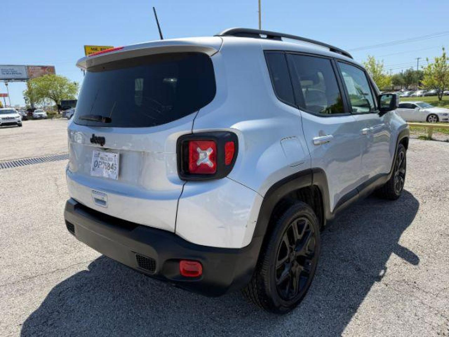 2019 SILVER Jeep Renegade Latitude (ZACNJABB5KP) with an 2.4L L4 DOHC 16V engine, 9-Speed Automatic transmission, located at 2715 W Pioneer Pkwy, Arlington, TX, 76013, (817) 265-9009, 32.710262, -97.153236 - Photo#6