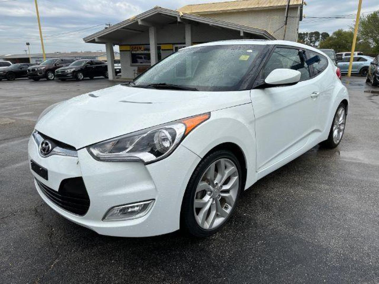 2013 WHITE Hyundai Veloster Base (KMHTC6AD9DU) with an 1.6L L4 DOHC 16V engine, located at 2715 W Pioneer Pkwy, Arlington, TX, 76013, (817) 265-9009, 32.710262, -97.153236 - Photo#2