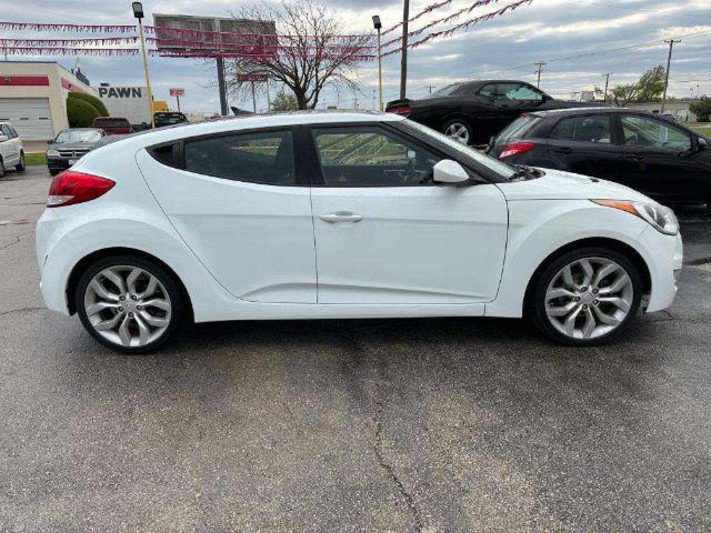 2013 WHITE Hyundai Veloster Base (KMHTC6AD9DU) with an 1.6L L4 DOHC 16V engine, located at 2715 W Pioneer Pkwy, Arlington, TX, 76013, (817) 265-9009, 32.710262, -97.153236 - Photo#5