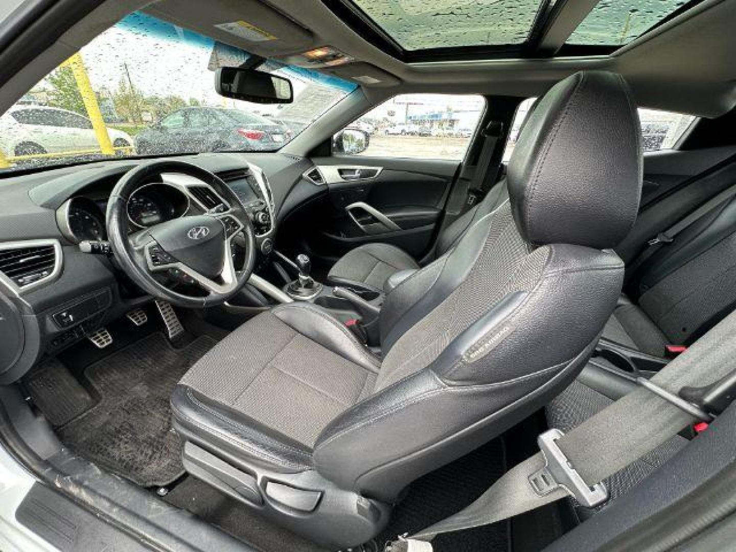 2013 WHITE Hyundai Veloster Base (KMHTC6AD9DU) with an 1.6L L4 DOHC 16V engine, located at 2715 W Pioneer Pkwy, Arlington, TX, 76013, (817) 265-9009, 32.710262, -97.153236 - Photo#13