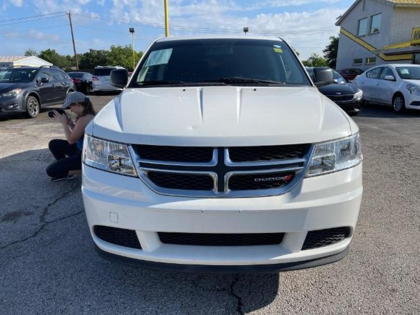 2018 WHITE Dodge Journey SE (3C4PDCAB3JT) with an 2.4L L4 DOHC 16V engine, 4-Speed Automatic transmission, located at 2715 W Pioneer Pkwy, Arlington, TX, 76013, (817) 265-9009, 32.710262, -97.153236 - Photo#1