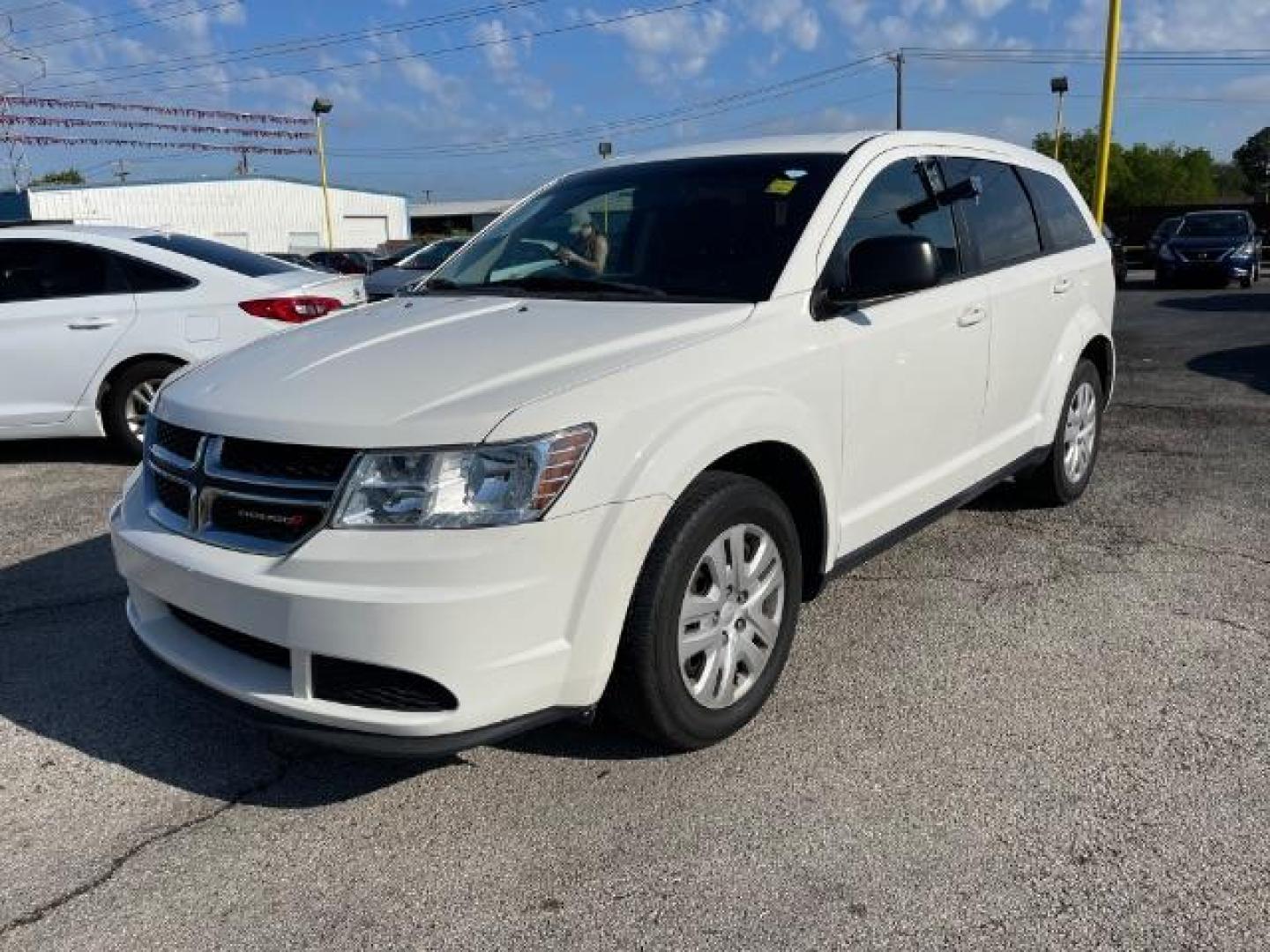 2018 WHITE Dodge Journey SE (3C4PDCAB3JT) with an 2.4L L4 DOHC 16V engine, 4-Speed Automatic transmission, located at 2715 W Pioneer Pkwy, Arlington, TX, 76013, (817) 265-9009, 32.710262, -97.153236 - Photo#2