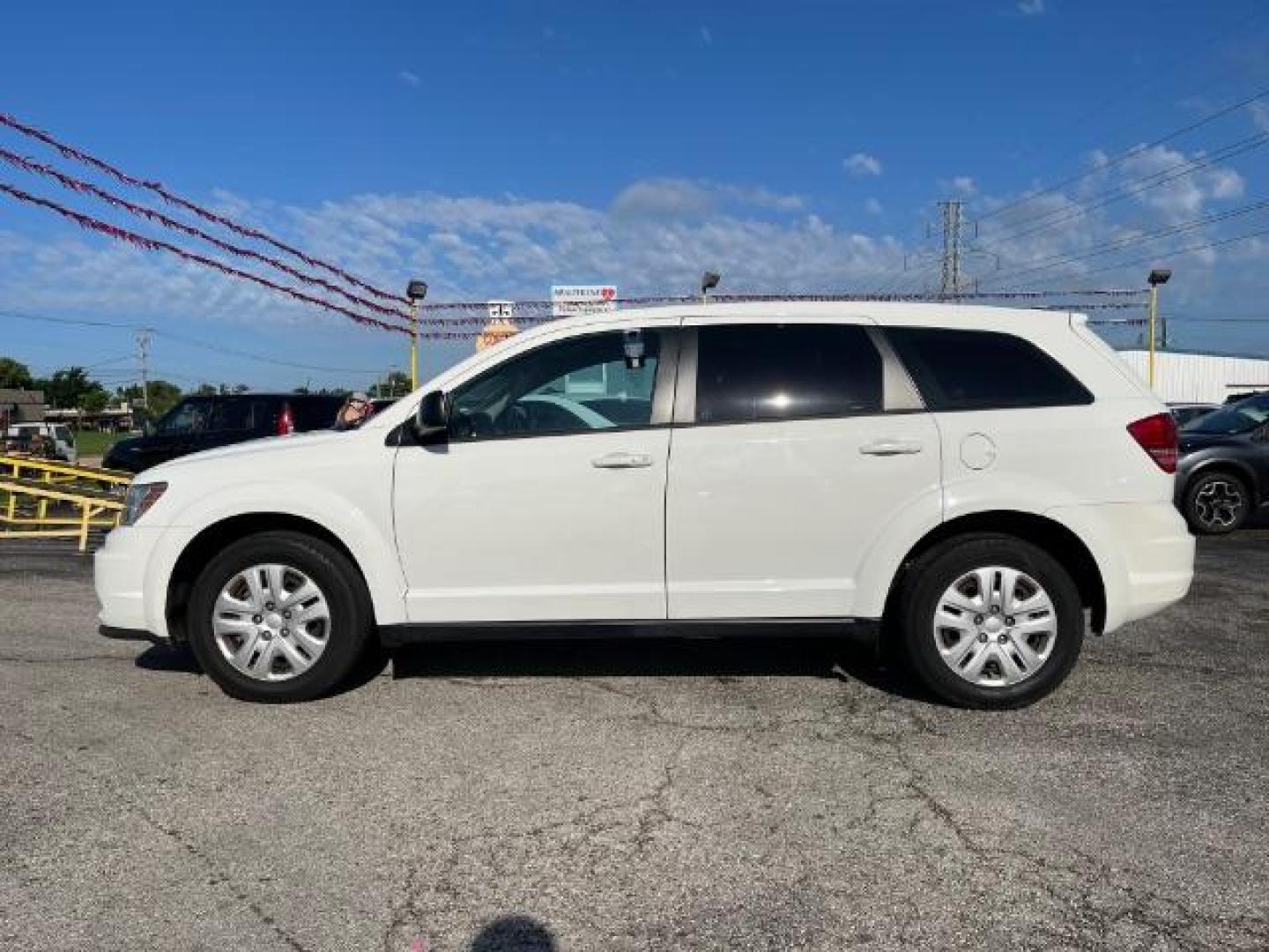 2018 WHITE Dodge Journey SE (3C4PDCAB3JT) with an 2.4L L4 DOHC 16V engine, 4-Speed Automatic transmission, located at 2715 W Pioneer Pkwy, Arlington, TX, 76013, (817) 265-9009, 32.710262, -97.153236 - Photo#3