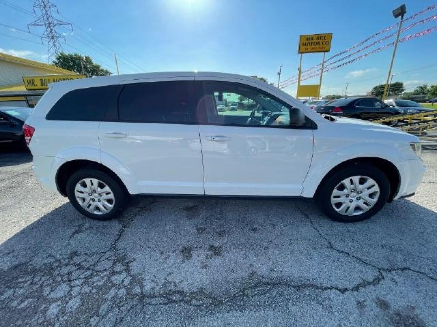 2018 WHITE Dodge Journey SE (3C4PDCAB3JT) with an 2.4L L4 DOHC 16V engine, 4-Speed Automatic transmission, located at 2715 W Pioneer Pkwy, Arlington, TX, 76013, (817) 265-9009, 32.710262, -97.153236 - Photo#5