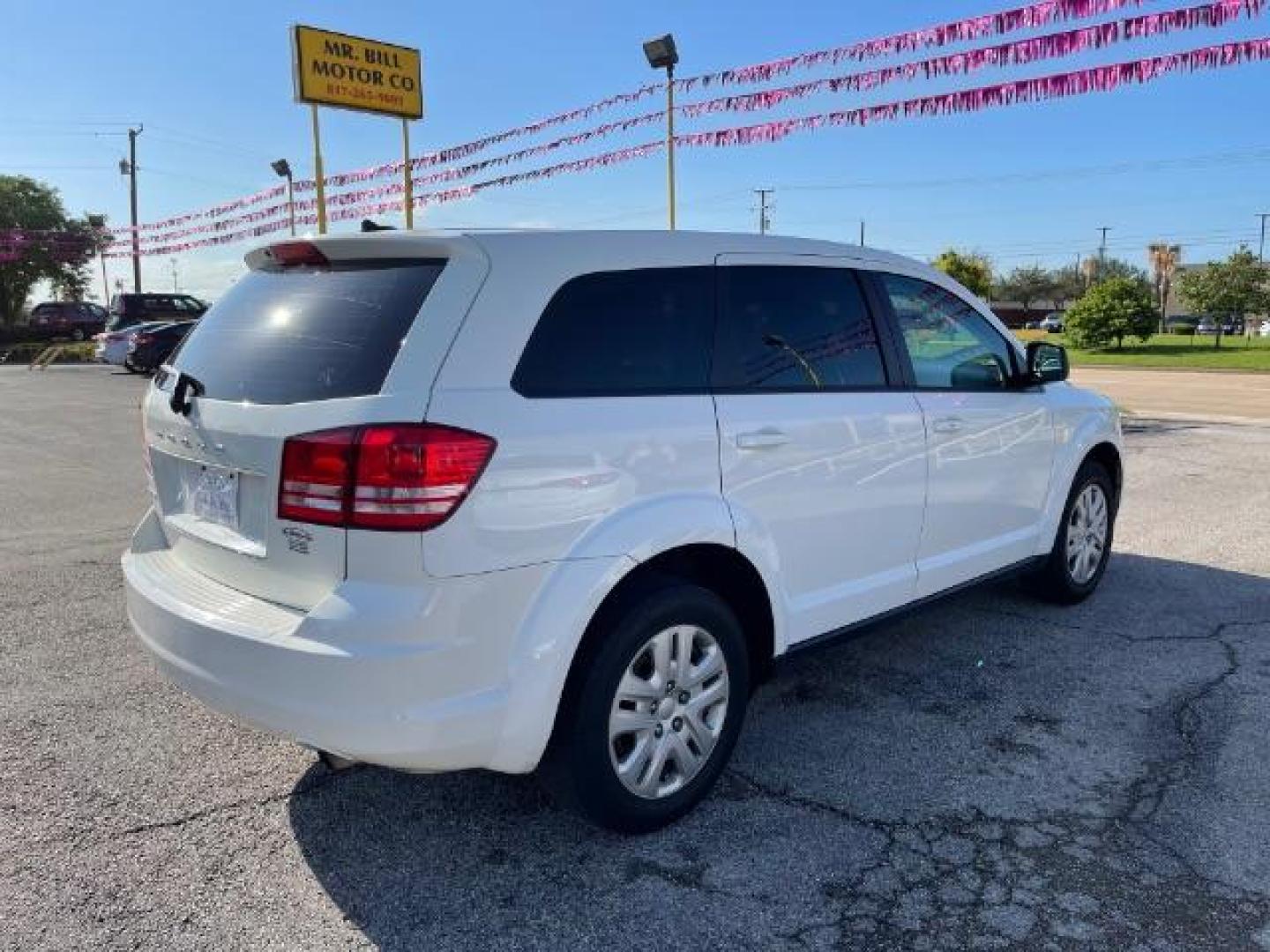 2018 WHITE Dodge Journey SE (3C4PDCAB3JT) with an 2.4L L4 DOHC 16V engine, 4-Speed Automatic transmission, located at 2715 W Pioneer Pkwy, Arlington, TX, 76013, (817) 265-9009, 32.710262, -97.153236 - Photo#6