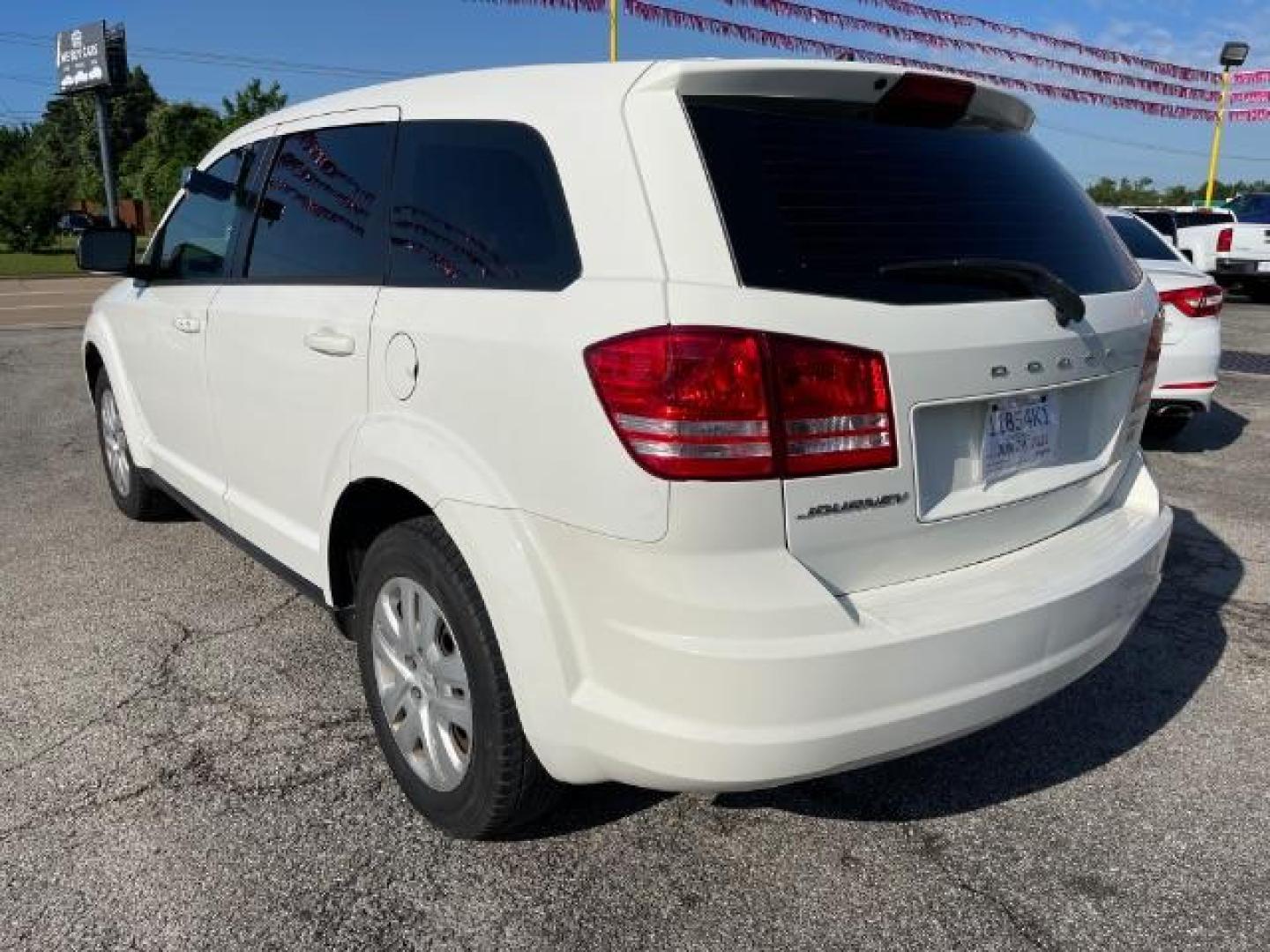 2018 WHITE Dodge Journey SE (3C4PDCAB3JT) with an 2.4L L4 DOHC 16V engine, 4-Speed Automatic transmission, located at 2715 W Pioneer Pkwy, Arlington, TX, 76013, (817) 265-9009, 32.710262, -97.153236 - Photo#8
