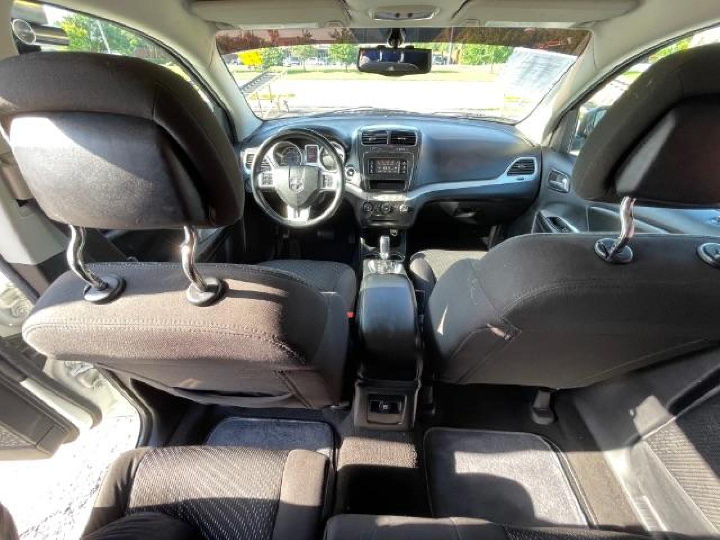 2018 WHITE Dodge Journey SE (3C4PDCAB3JT) with an 2.4L L4 DOHC 16V engine, 4-Speed Automatic transmission, located at 2715 W Pioneer Pkwy, Arlington, TX, 76013, (817) 265-9009, 32.710262, -97.153236 - Photo#11