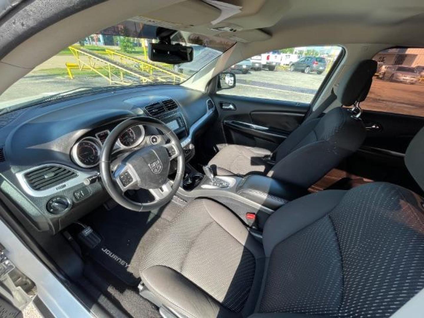 2018 WHITE Dodge Journey SE (3C4PDCAB3JT) with an 2.4L L4 DOHC 16V engine, 4-Speed Automatic transmission, located at 2715 W Pioneer Pkwy, Arlington, TX, 76013, (817) 265-9009, 32.710262, -97.153236 - Photo#12