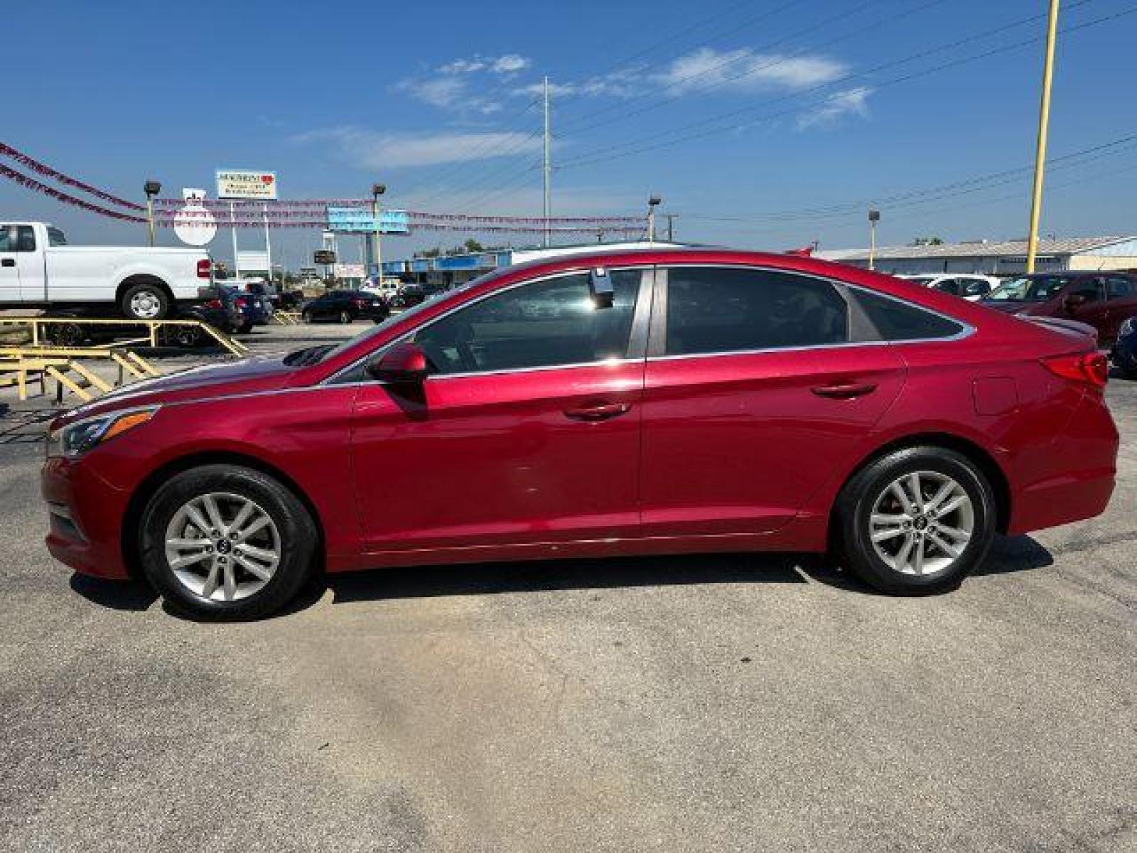 2015 RED Hyundai Sonata SE (5NPE24AF5FH) with an 2.4L L4 DOHC 16V engine, 7-Speed Automatic transmission, located at 2715 W Pioneer Pkwy, Arlington, TX, 76013, (817) 265-9009, 32.710262, -97.153236 - Photo #2