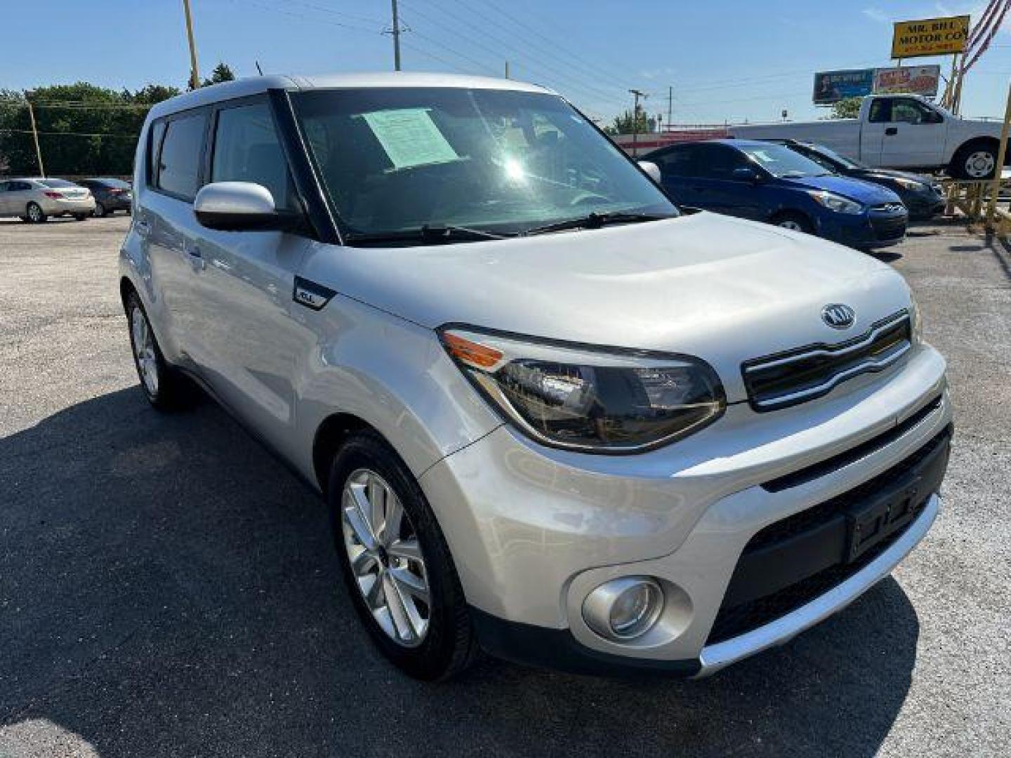 2018 SILVER Kia Soul + (KNDJP3A53J7) with an 2.0L L4 DOHC 16V engine, 6-Speed Automatic transmission, located at 2715 W Pioneer Pkwy, Arlington, TX, 76013, (817) 265-9009, 32.710262, -97.153236 - Photo#4
