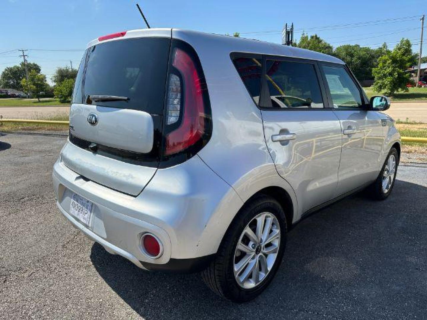 2018 SILVER Kia Soul + (KNDJP3A53J7) with an 2.0L L4 DOHC 16V engine, 6-Speed Automatic transmission, located at 2715 W Pioneer Pkwy, Arlington, TX, 76013, (817) 265-9009, 32.710262, -97.153236 - Photo#5