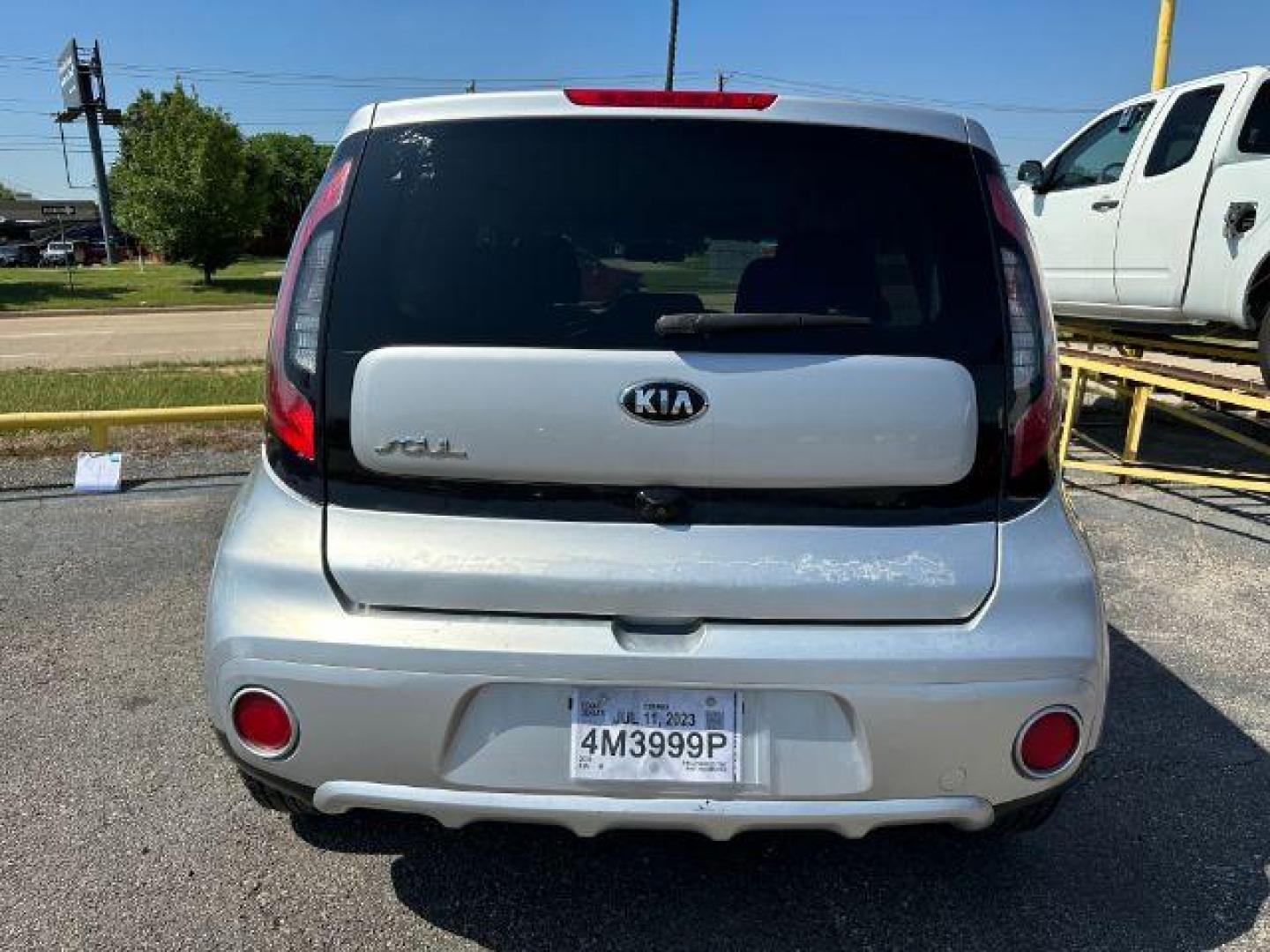 2018 SILVER Kia Soul + (KNDJP3A53J7) with an 2.0L L4 DOHC 16V engine, 6-Speed Automatic transmission, located at 2715 W Pioneer Pkwy, Arlington, TX, 76013, (817) 265-9009, 32.710262, -97.153236 - Photo#6
