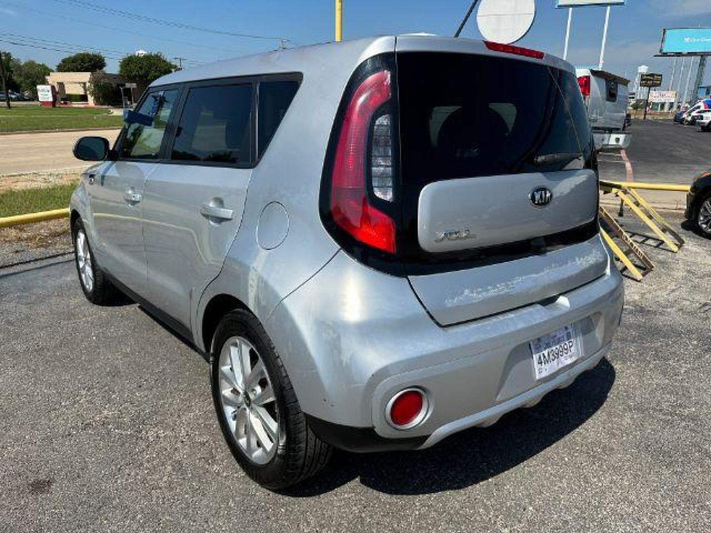 2018 SILVER Kia Soul + (KNDJP3A53J7) with an 2.0L L4 DOHC 16V engine, 6-Speed Automatic transmission, located at 2715 W Pioneer Pkwy, Arlington, TX, 76013, (817) 265-9009, 32.710262, -97.153236 - Photo#7