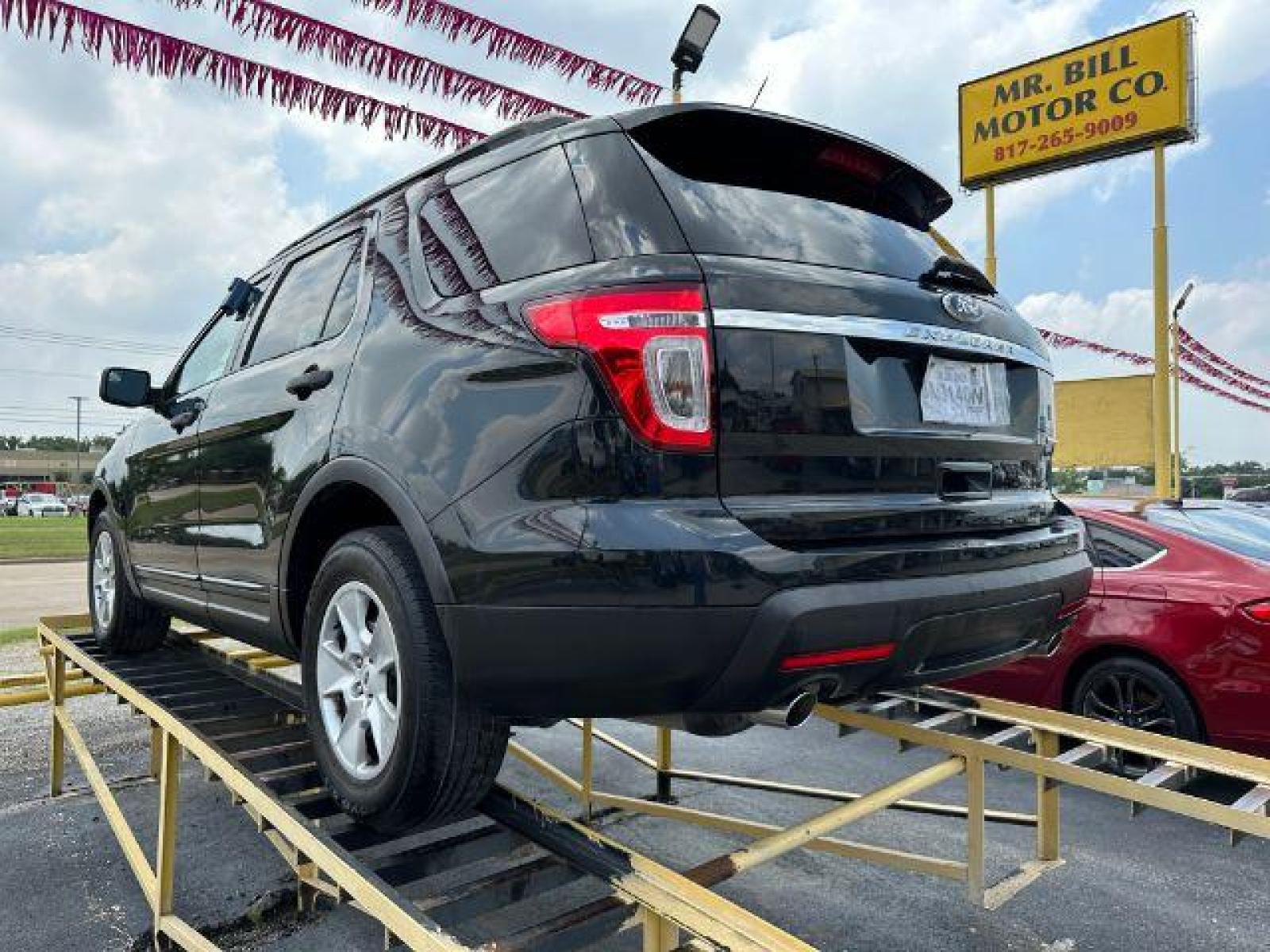 2014 Ford Explorer Base FWD (1FM5K7B81EG) with an 3.5L V6 DOHC 24V engine, 6-Speed Automatic transmission, located at 2715 W Pioneer Pkwy, Arlington, TX, 76013, (817) 265-9009, 32.710262, -97.153236 - Photo #7