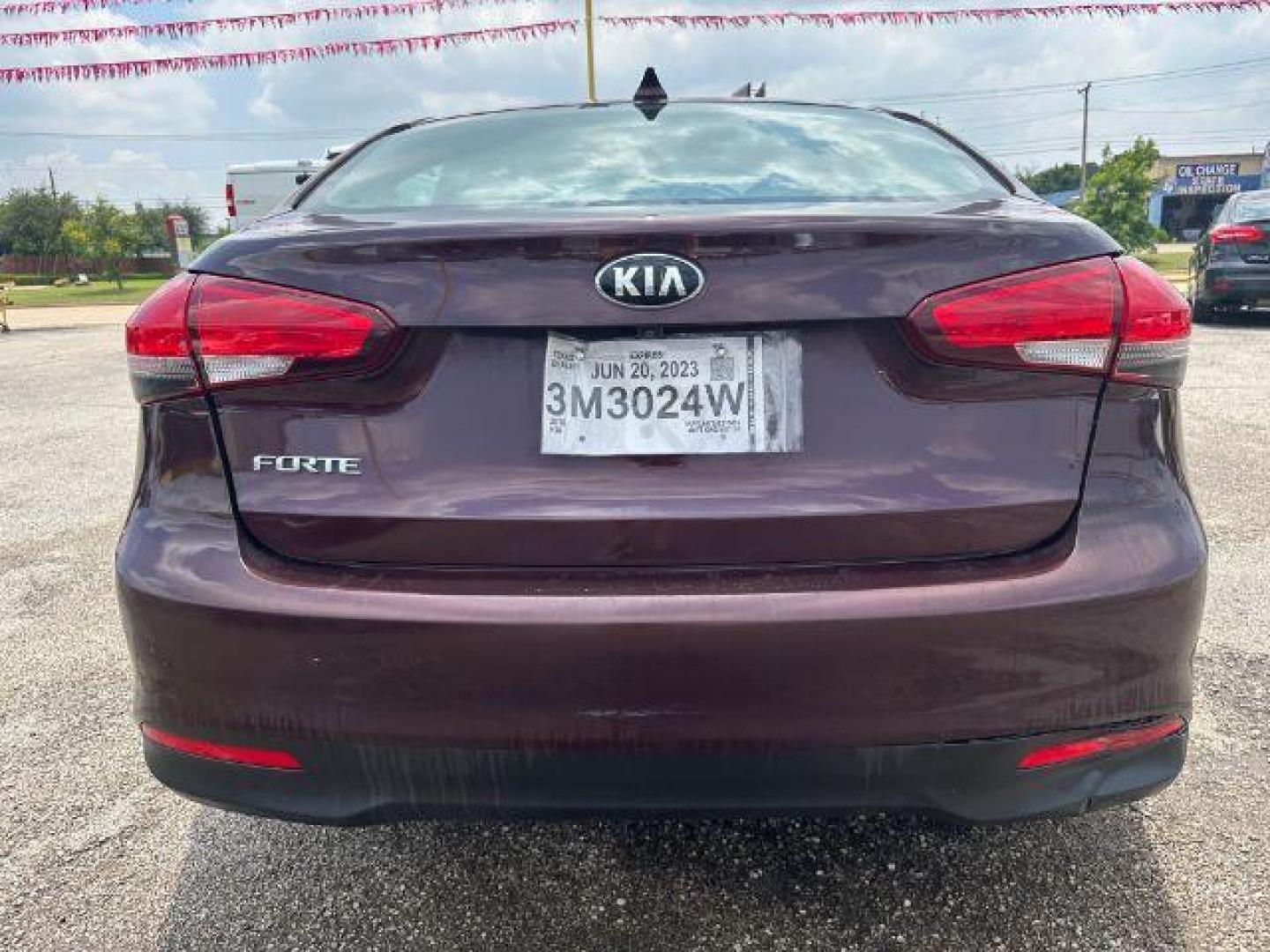 2018 RED Kia Forte LX 6M (3KPFL4A73JE) with an 2.0L L4 DOHC 16V engine, 6-Speed Manual transmission, located at 2715 W Pioneer Pkwy, Arlington, TX, 76013, (817) 265-9009, 32.710262, -97.153236 - Photo#6