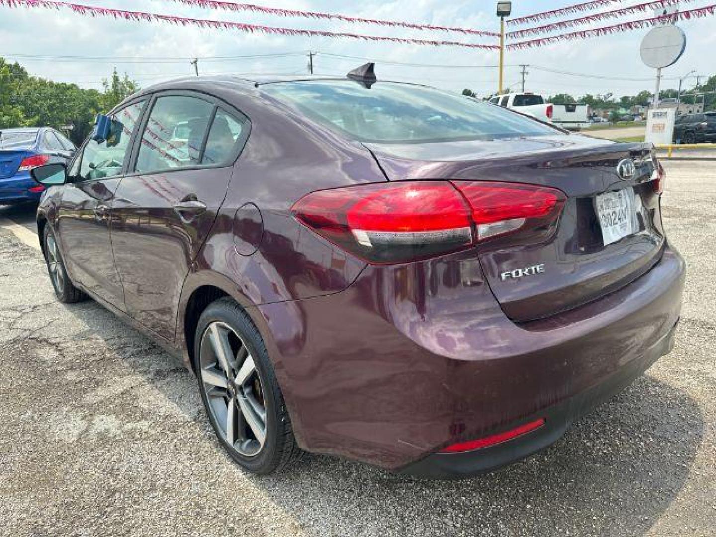 2018 RED Kia Forte LX 6M (3KPFL4A73JE) with an 2.0L L4 DOHC 16V engine, 6-Speed Manual transmission, located at 2715 W Pioneer Pkwy, Arlington, TX, 76013, (817) 265-9009, 32.710262, -97.153236 - Photo#25