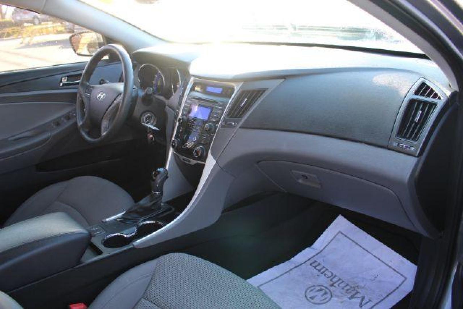 2012 GRAY Hyundai Sonata GLS Auto (5NPEB4AC2CH) with an 2.4L L4 DOHC 16V engine, 6-Speed Automatic transmission, located at 2715 W Pioneer Pkwy, Arlington, TX, 76013, (817) 265-9009, 32.710262, -97.153236 - Photo#13