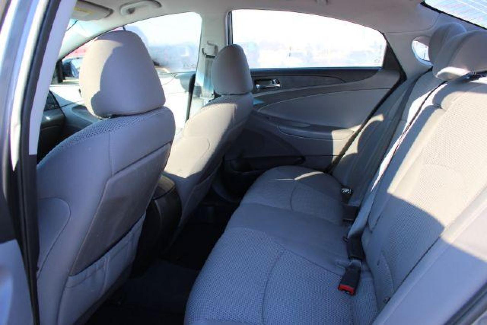 2012 GRAY Hyundai Sonata GLS Auto (5NPEB4AC2CH) with an 2.4L L4 DOHC 16V engine, 6-Speed Automatic transmission, located at 2715 W Pioneer Pkwy, Arlington, TX, 76013, (817) 265-9009, 32.710262, -97.153236 - Photo#9