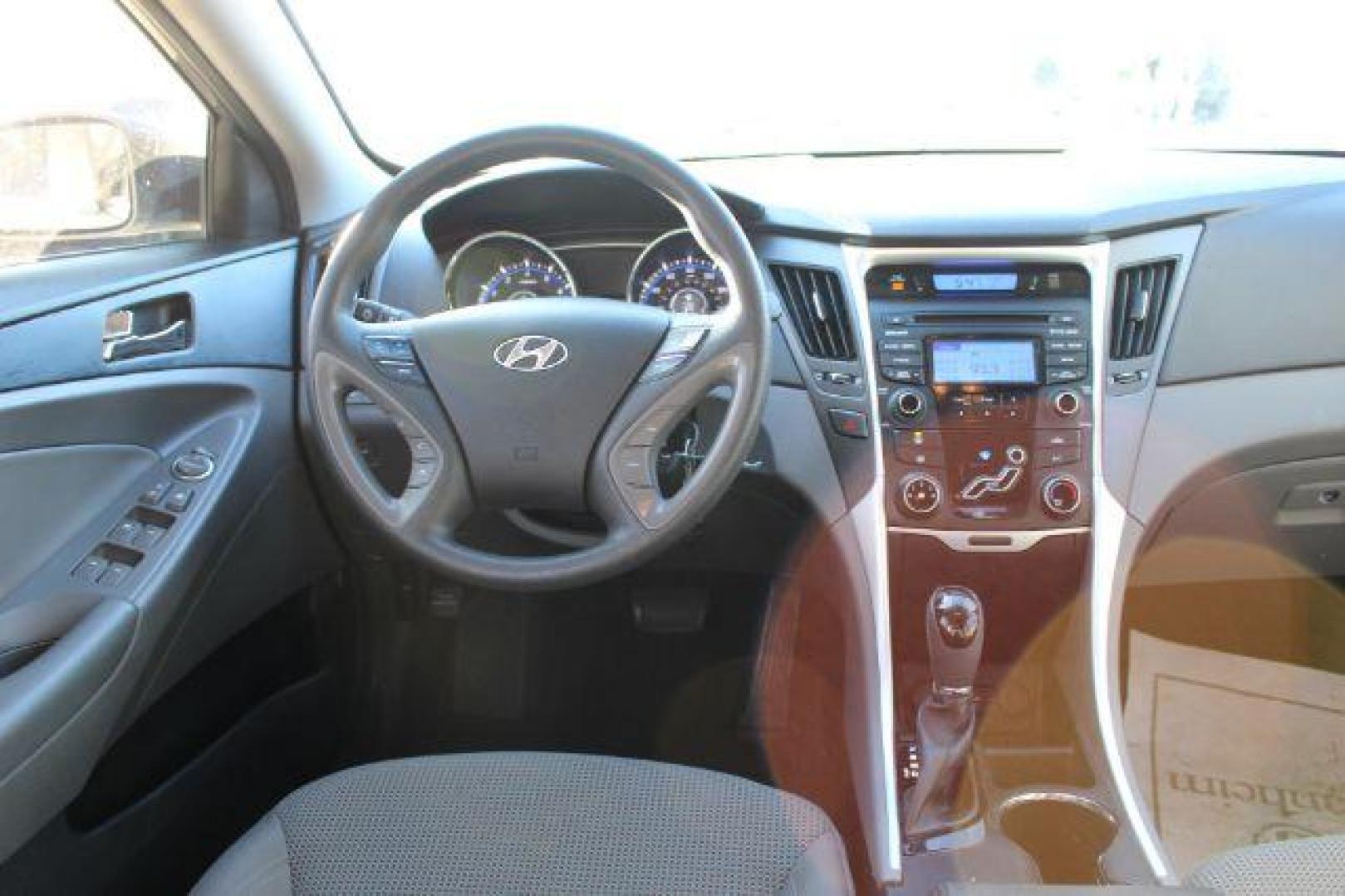 2012 GRAY Hyundai Sonata GLS Auto (5NPEB4AC2CH) with an 2.4L L4 DOHC 16V engine, 6-Speed Automatic transmission, located at 2715 W Pioneer Pkwy, Arlington, TX, 76013, (817) 265-9009, 32.710262, -97.153236 - Photo#12